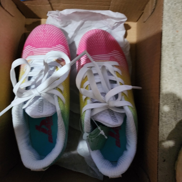 Brava Girls Soccer Cleats - Picture 1 of 3